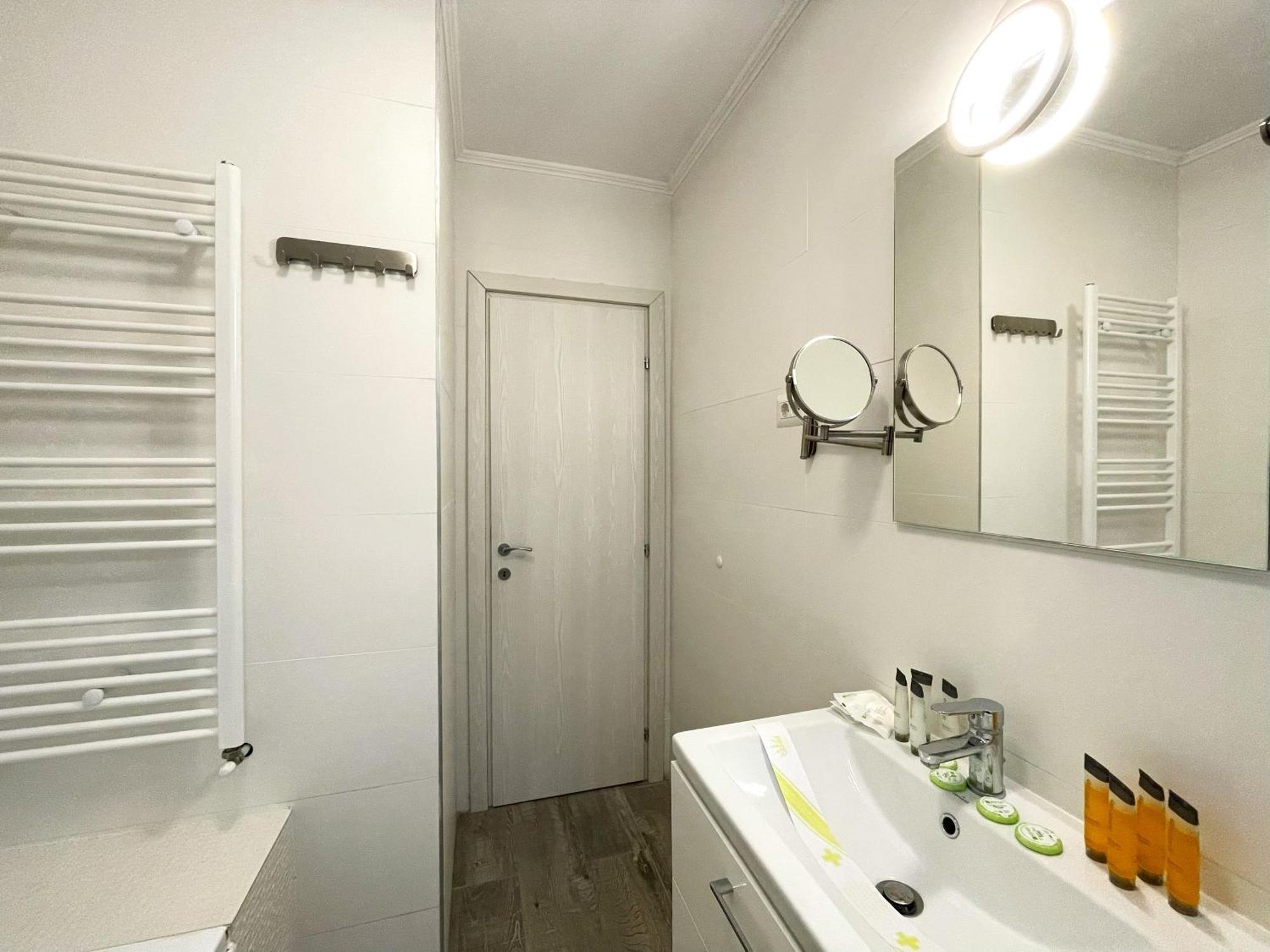 Cozy Riverfront Apartments With Garden And Mountain View 부스테니 외부 사진