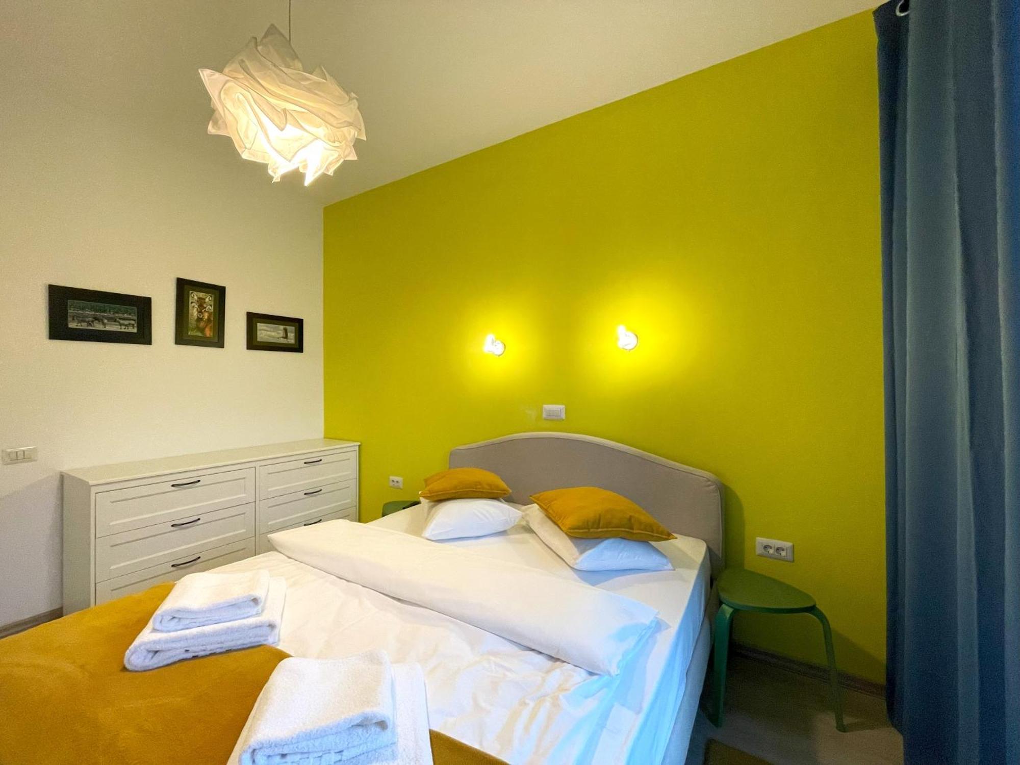 Cozy Riverfront Apartments With Garden And Mountain View 부스테니 외부 사진