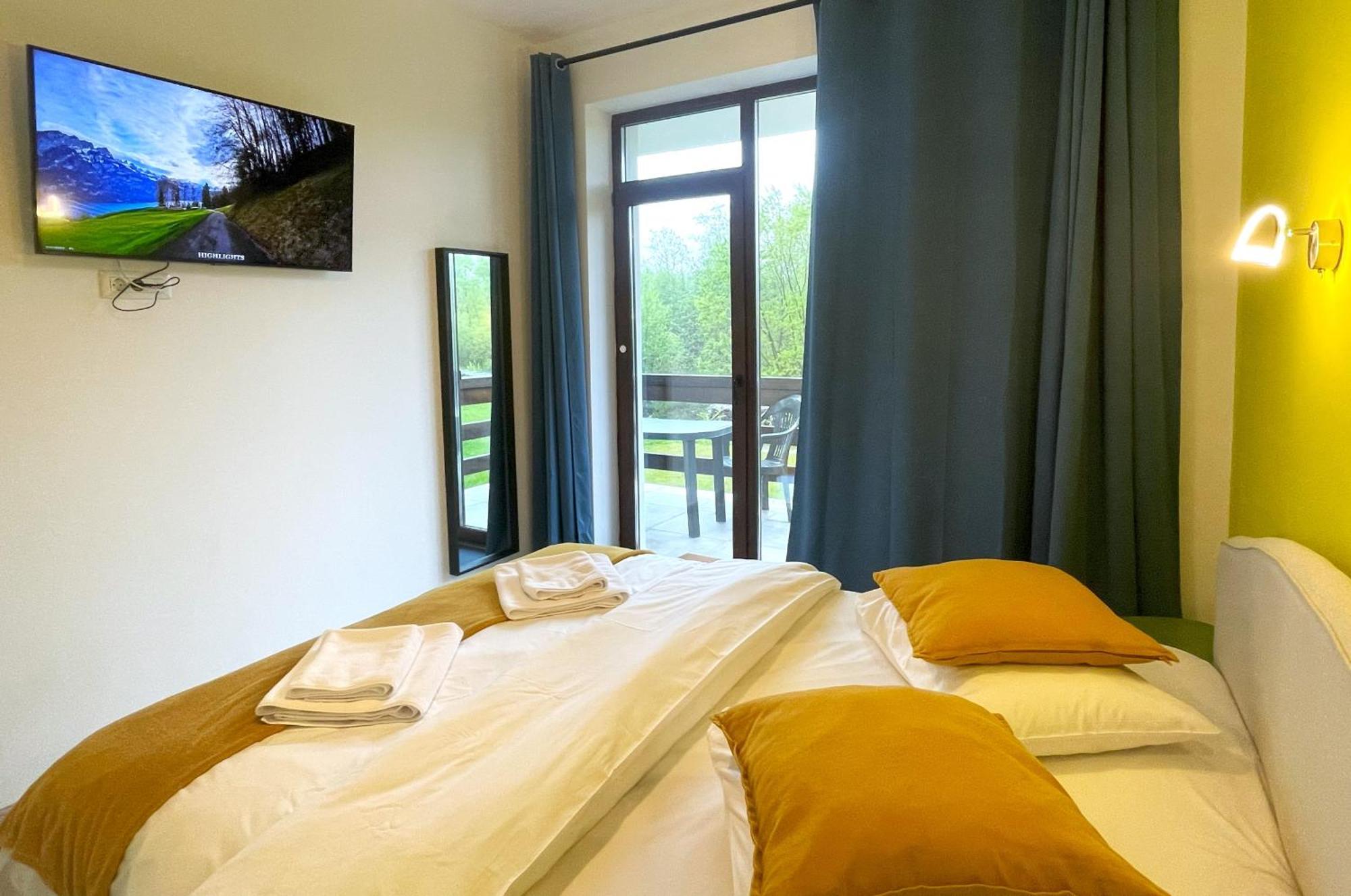 Cozy Riverfront Apartments With Garden And Mountain View 부스테니 외부 사진