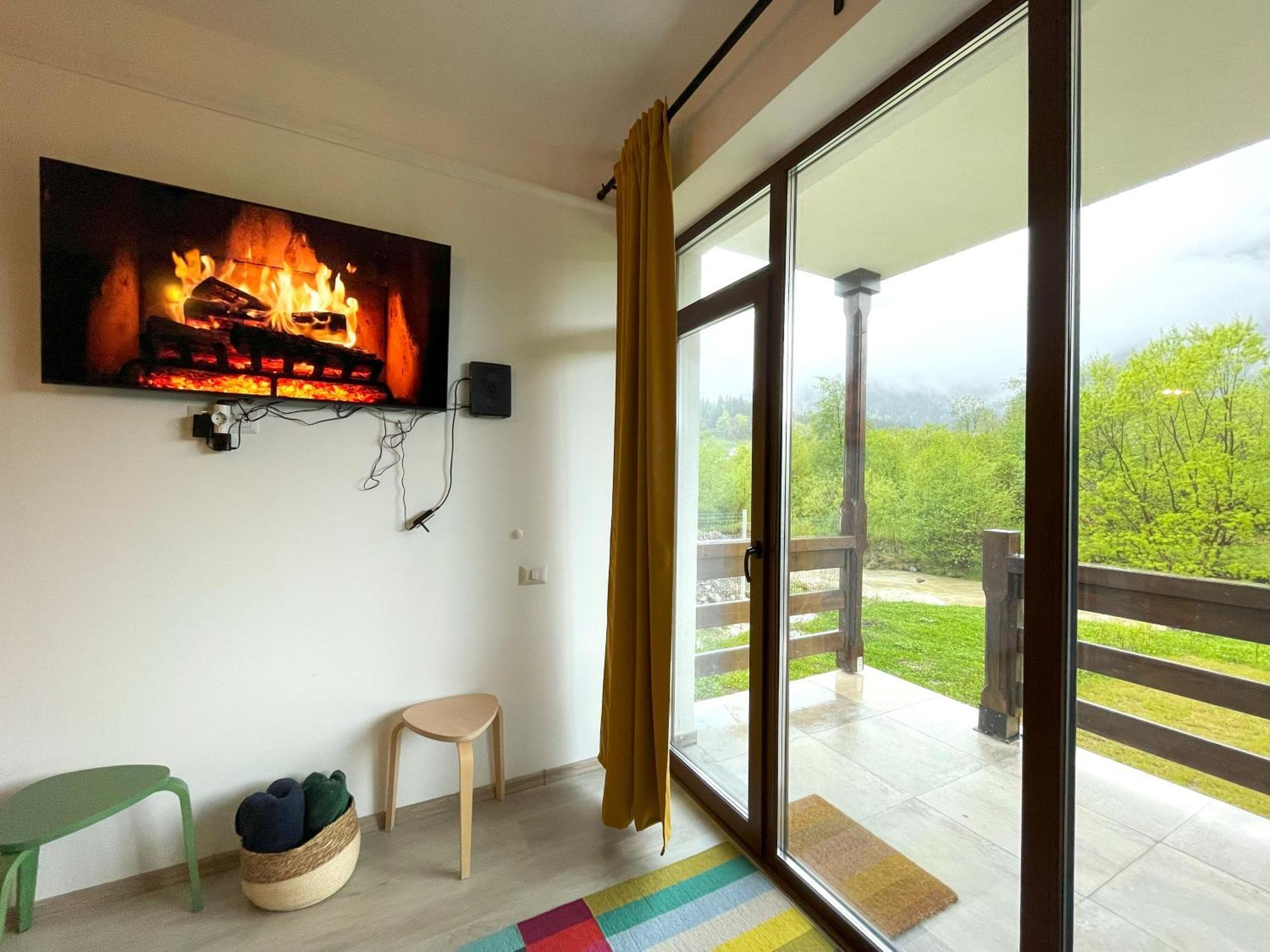 Cozy Riverfront Apartments With Garden And Mountain View 부스테니 외부 사진