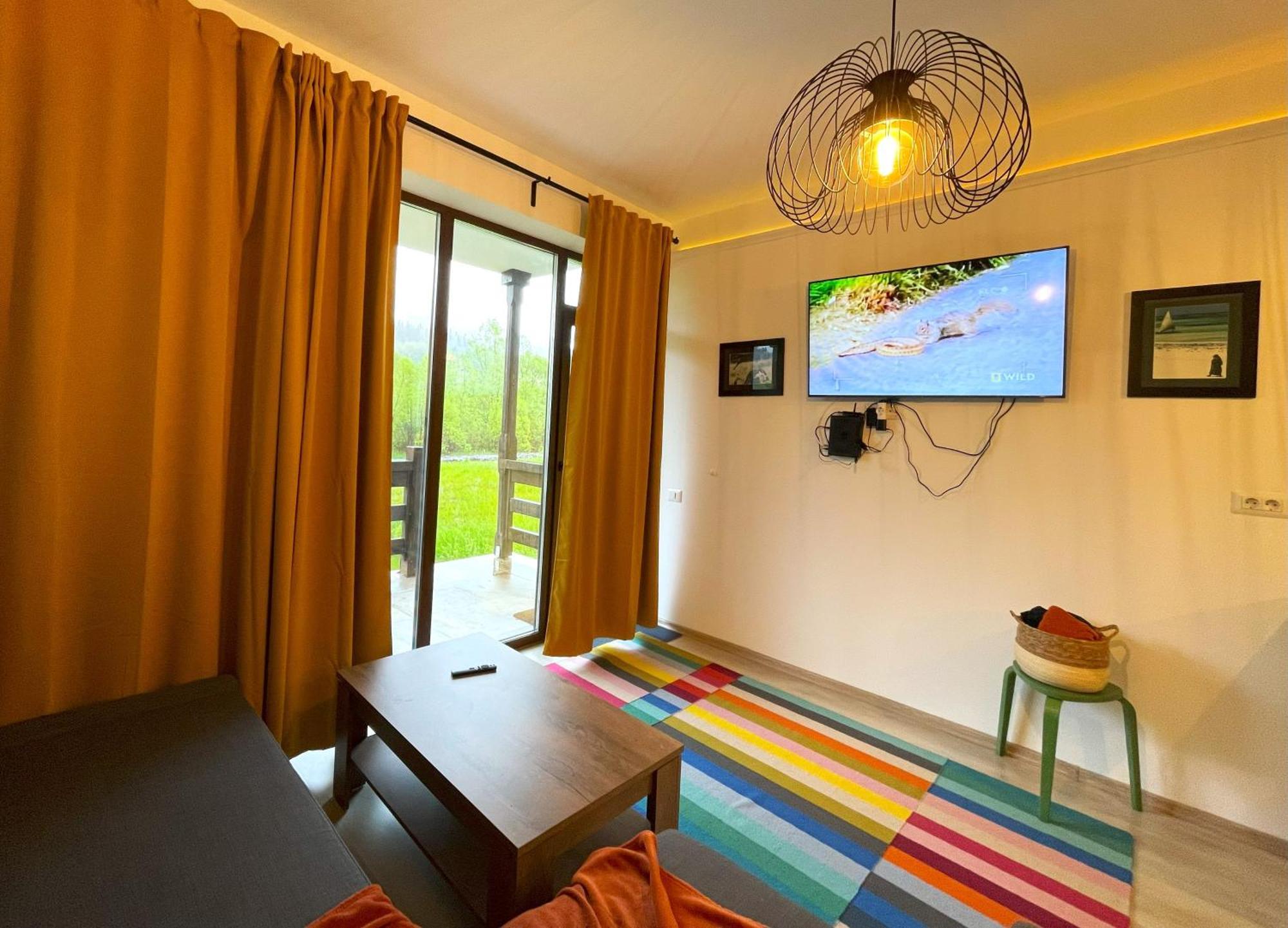 Cozy Riverfront Apartments With Garden And Mountain View 부스테니 외부 사진