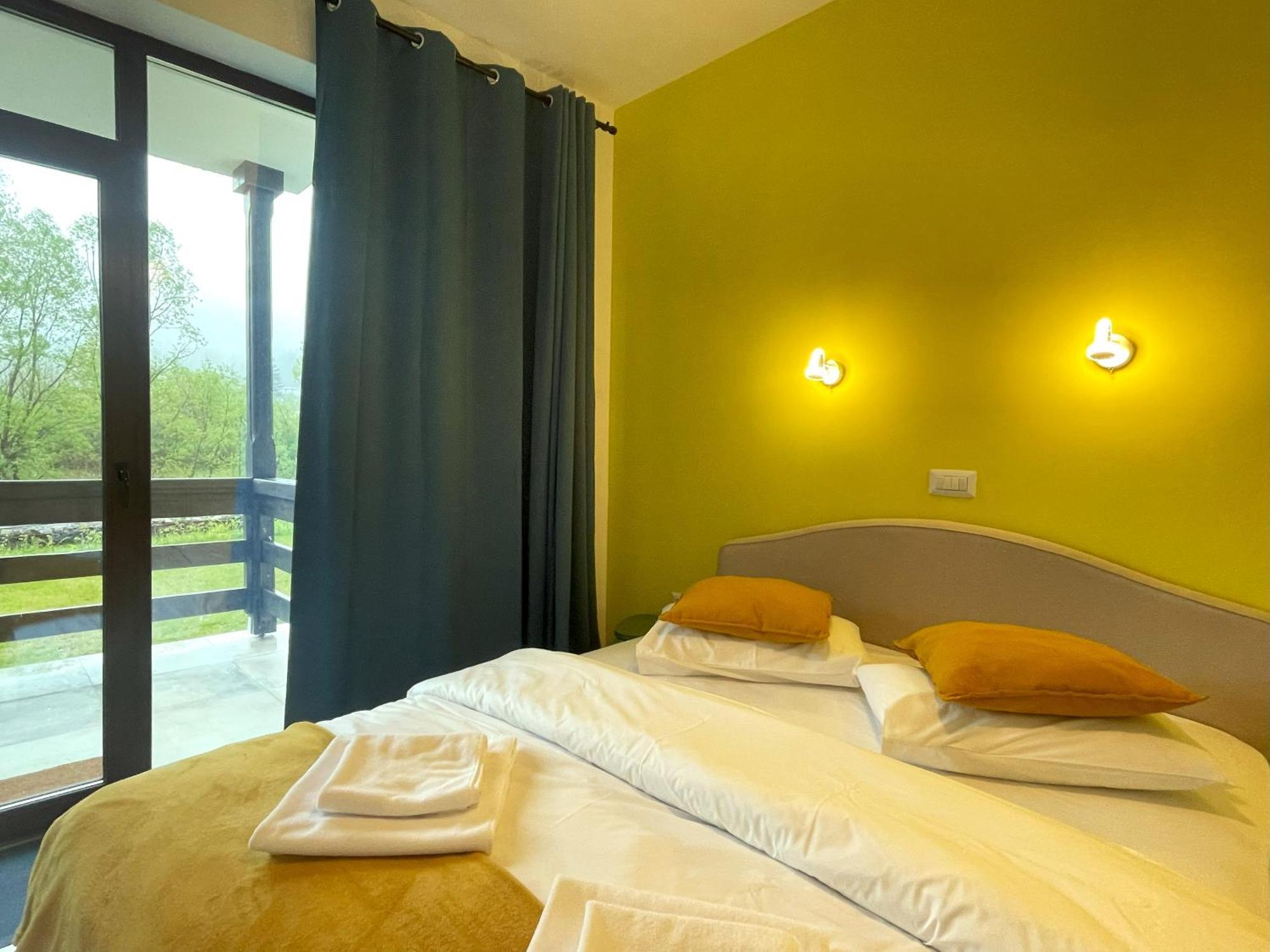 Cozy Riverfront Apartments With Garden And Mountain View 부스테니 외부 사진