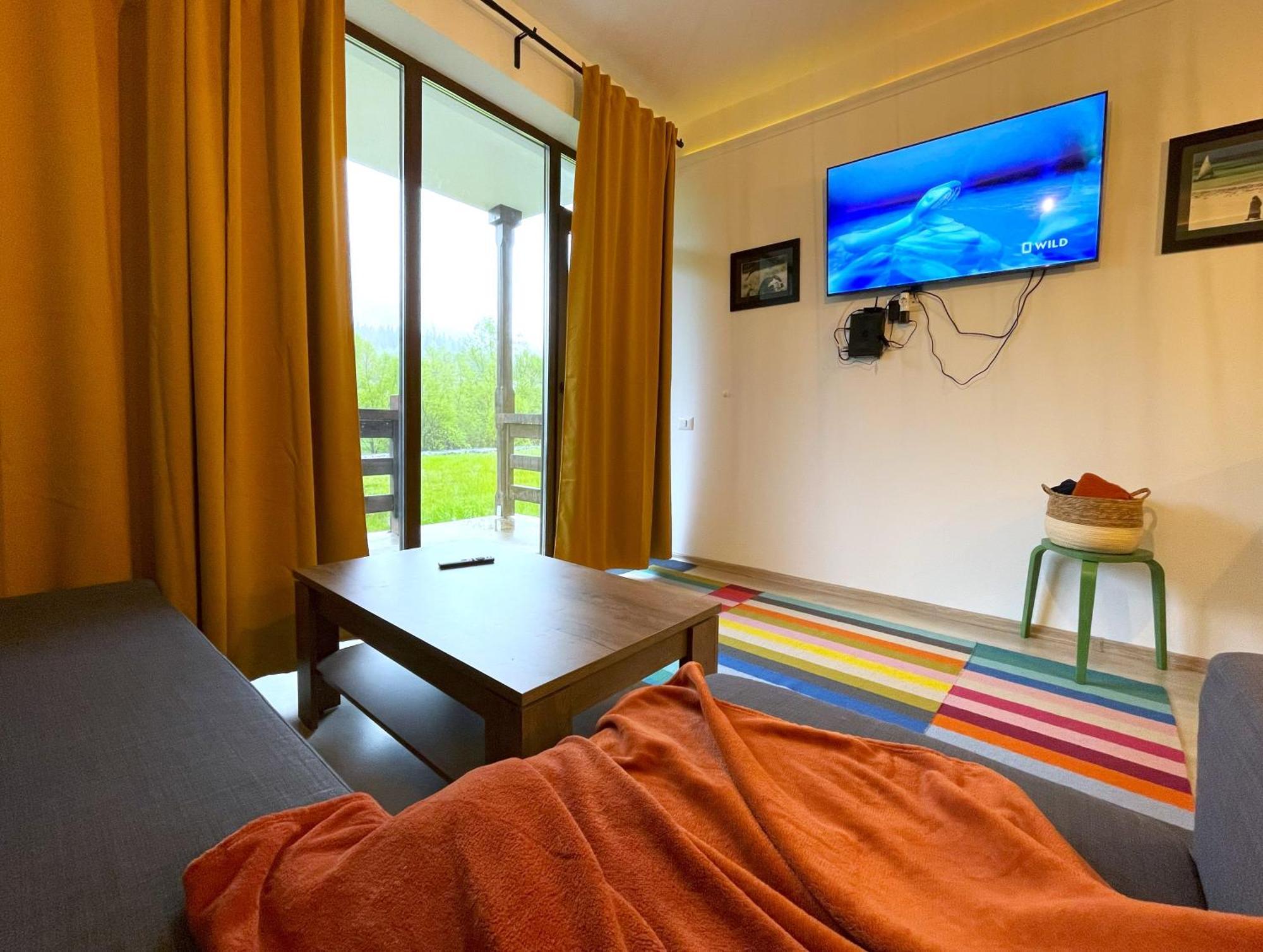 Cozy Riverfront Apartments With Garden And Mountain View 부스테니 외부 사진