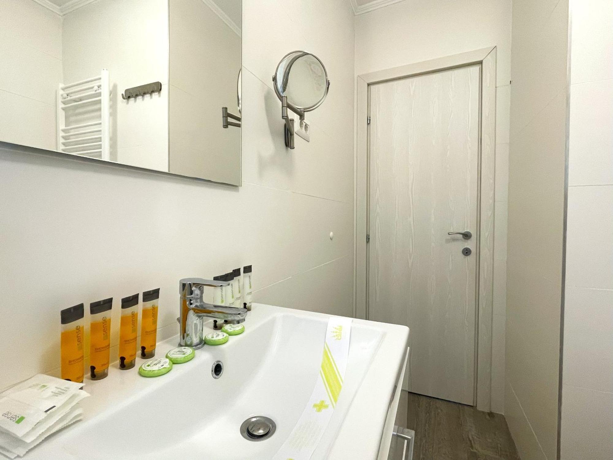 Cozy Riverfront Apartments With Garden And Mountain View 부스테니 외부 사진