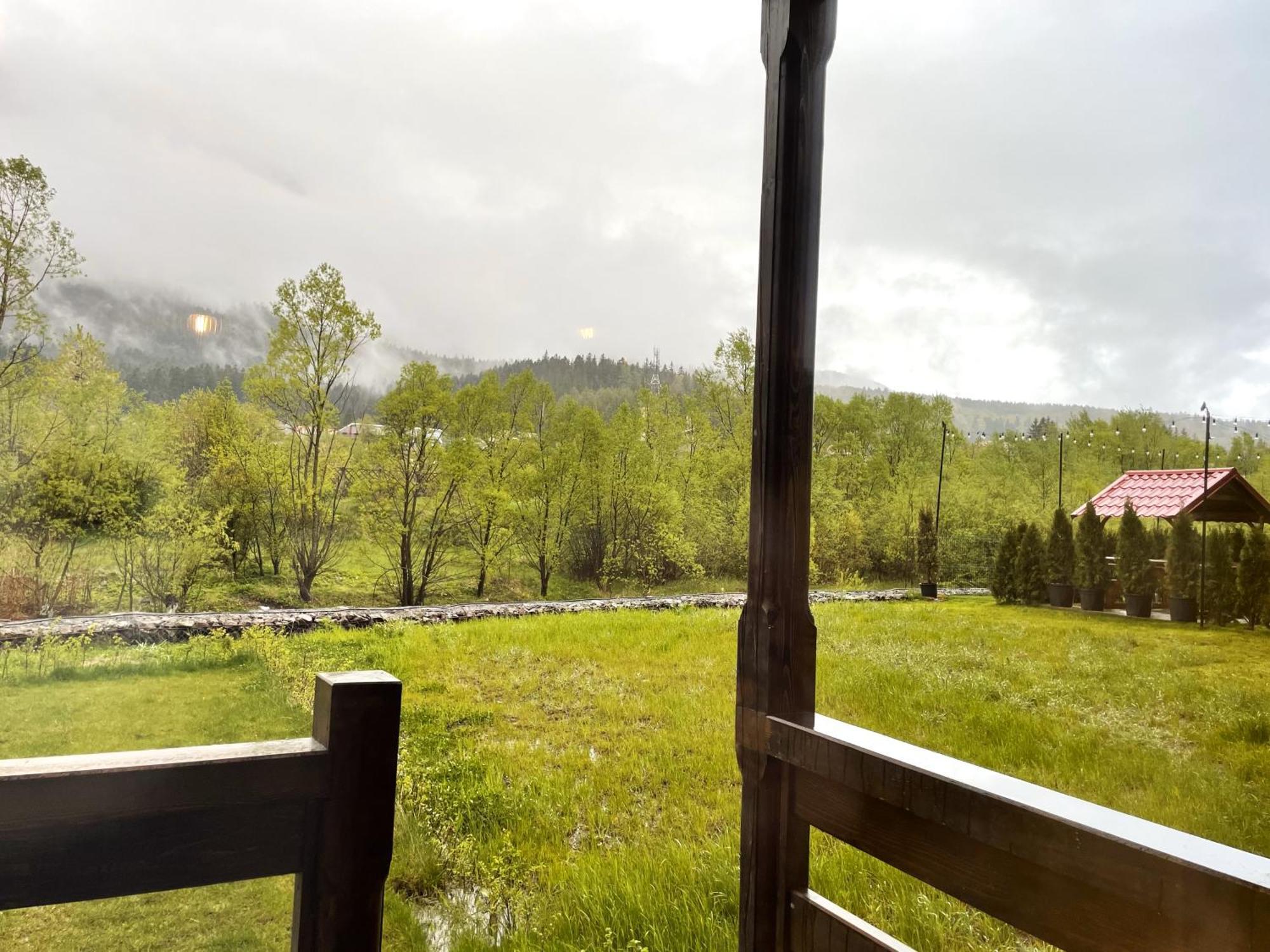 Cozy Riverfront Apartments With Garden And Mountain View 부스테니 외부 사진