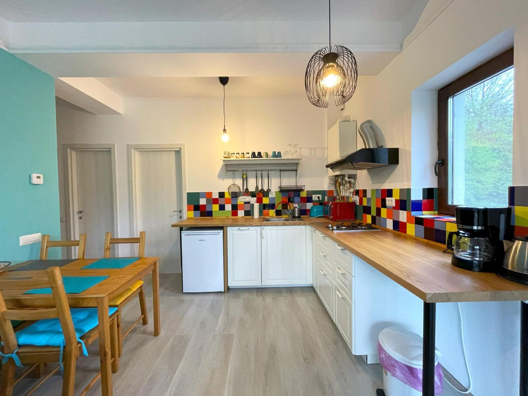 Cozy Riverfront Apartments With Garden And Mountain View 부스테니 외부 사진