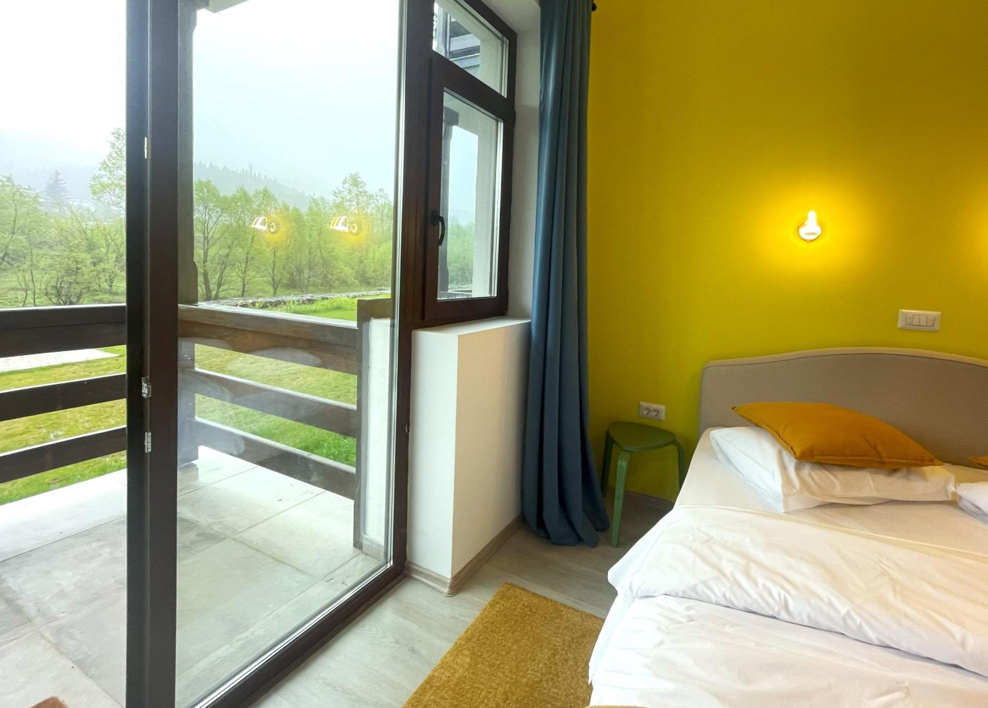 Cozy Riverfront Apartments With Garden And Mountain View 부스테니 외부 사진