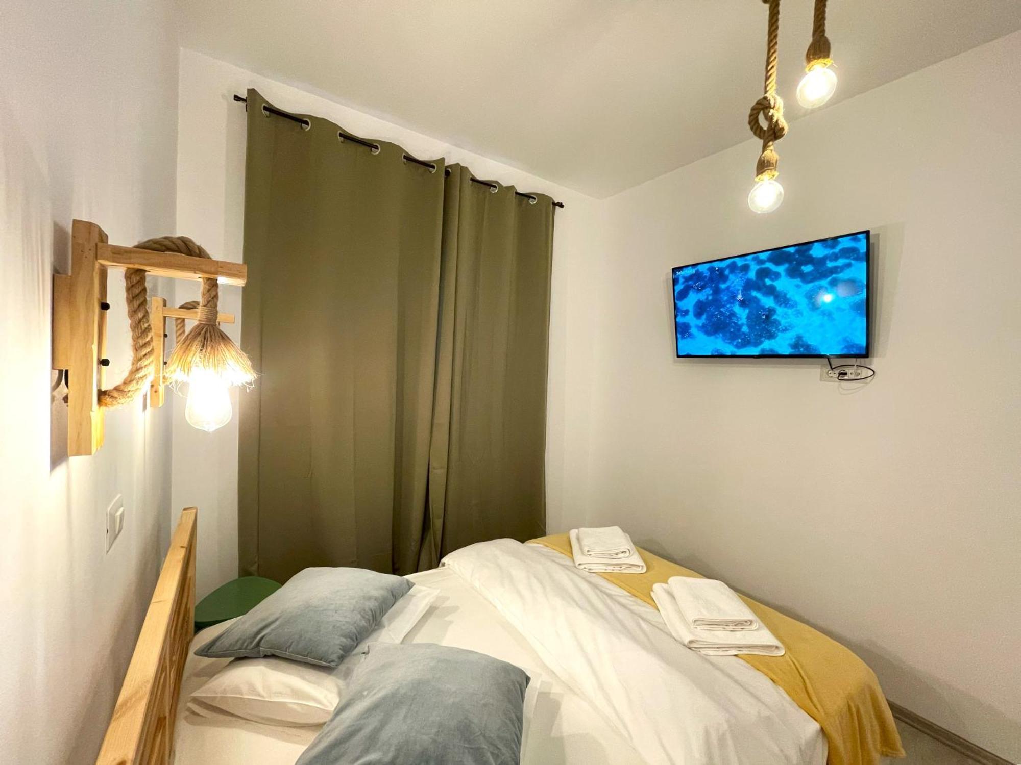 Cozy Riverfront Apartments With Garden And Mountain View 부스테니 외부 사진