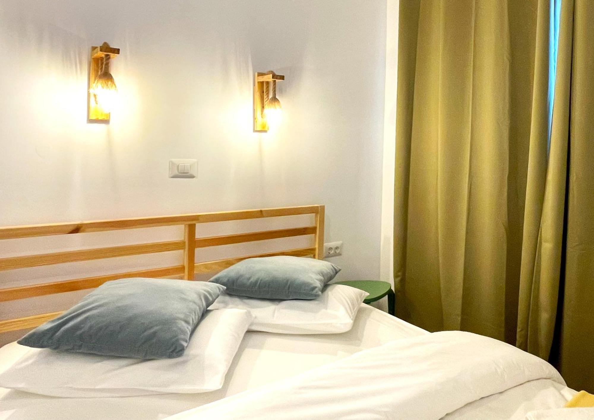 Cozy Riverfront Apartments With Garden And Mountain View 부스테니 외부 사진